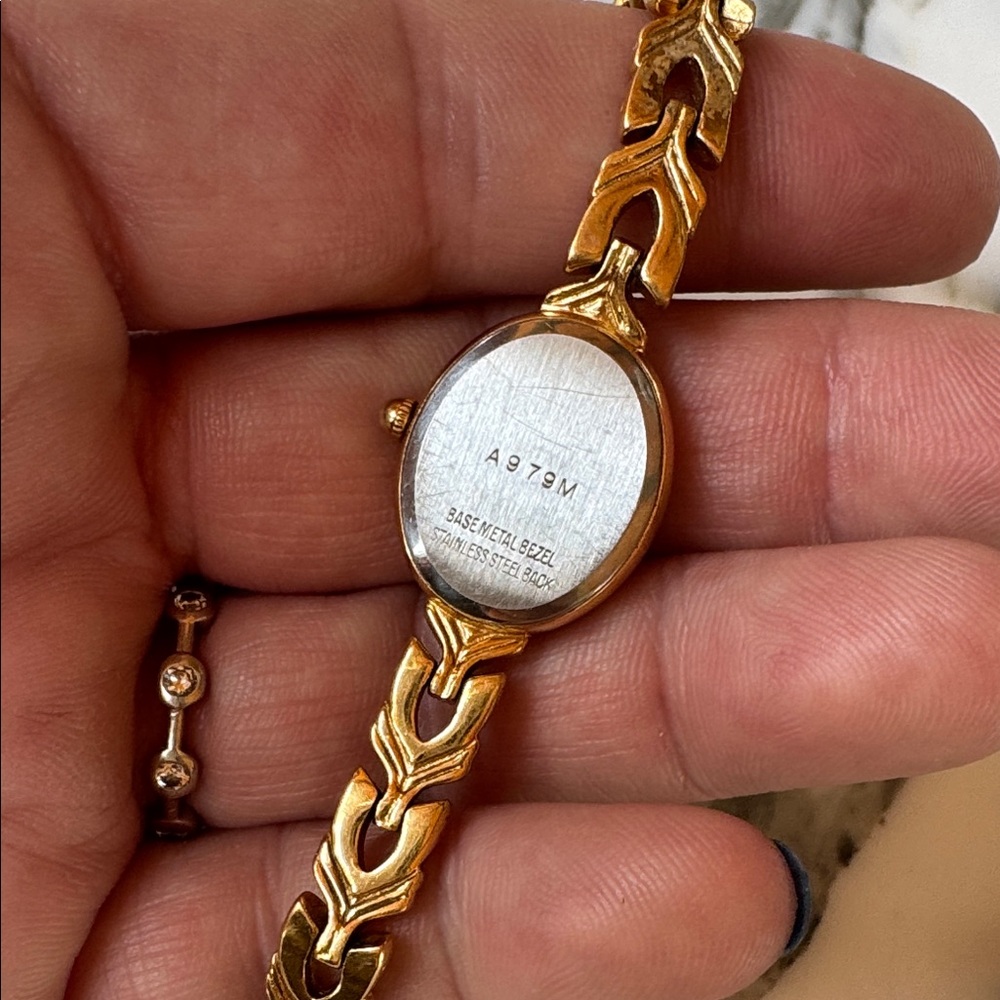 Lucien Barret Quartz Gold Women's Watch w/ Diamond & Mother of Pearl Face - Picture 10 of 12